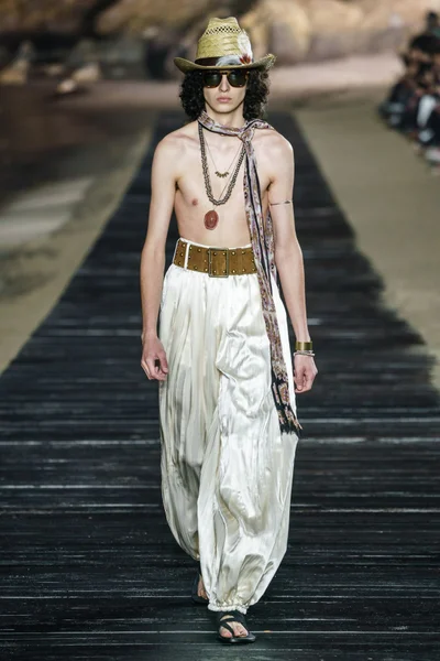 Look 35